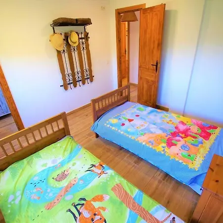 V&v Lloret-villa Suecia: Mountain View Casita With Air Conditioning Lloret de Mar